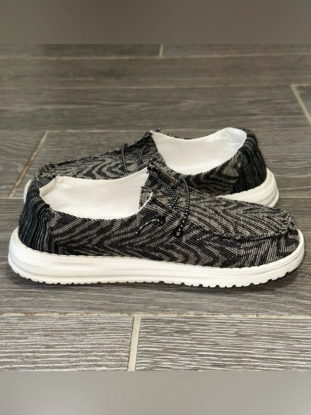 Hey Dude Kids Wendy Youth Girls Sz Y3 Woven Zebra Stripes Slip On Casual Shoes